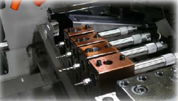 排刀機(jī)鉆孔動力頭.jpg 排刀機(jī)鉆孔動力頭.jpg